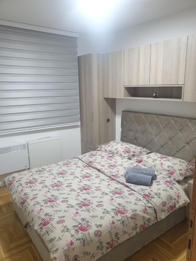 Apartman Lux S&V 1 Lukavica Istocno Sarajevo Hilandarska Centar Lägenhet Exteriör bild